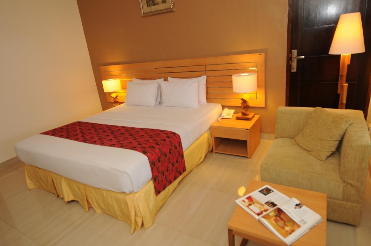 Serayu Hotel Timika Exterior photo